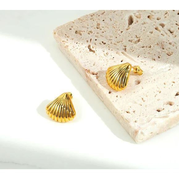 Cioccolato Couture Suzanna 18K Gold-Plated Mother Of Pearl Earring - Picture 6 of 9